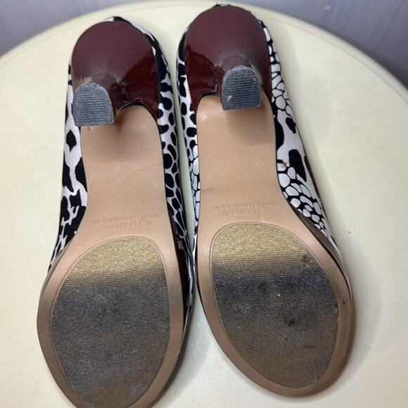 Madden Girl Platform Pumps. Black and white with red accent Zebra - Picture 3 of 10